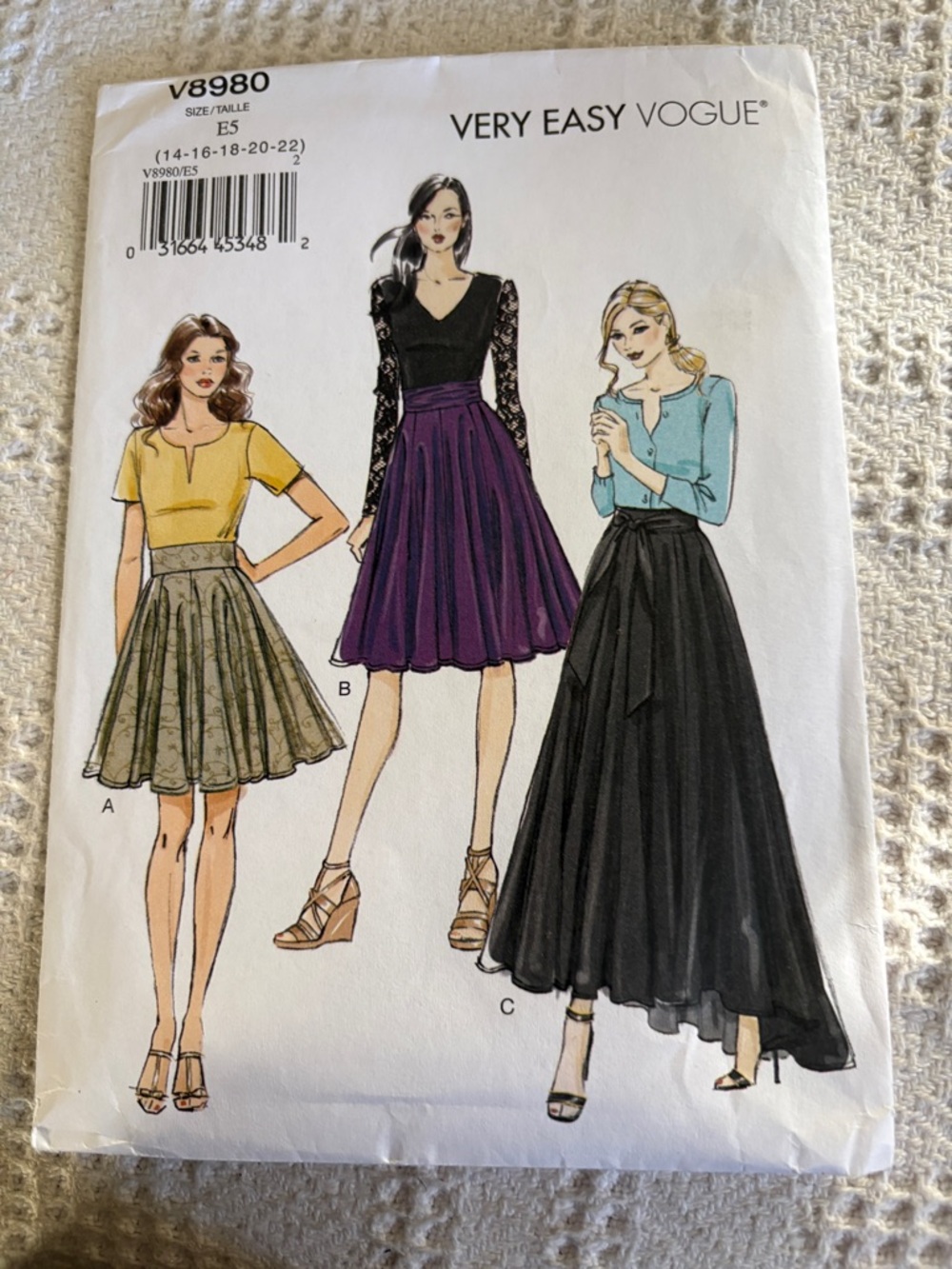 Very Easy Vogue Pattern V8980 E5 for Misses’ Skirts